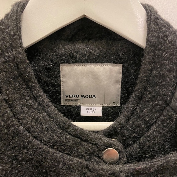 Jacket - Picture 4 of 4